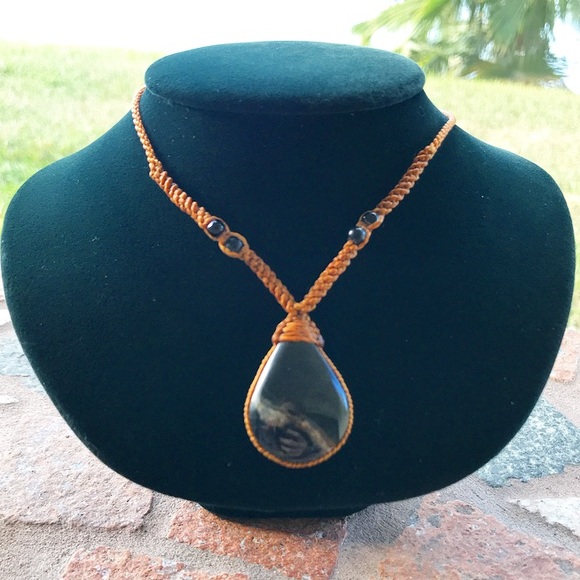 SOLD macrame boho agate gemstone necklace - Picture 5 of 8